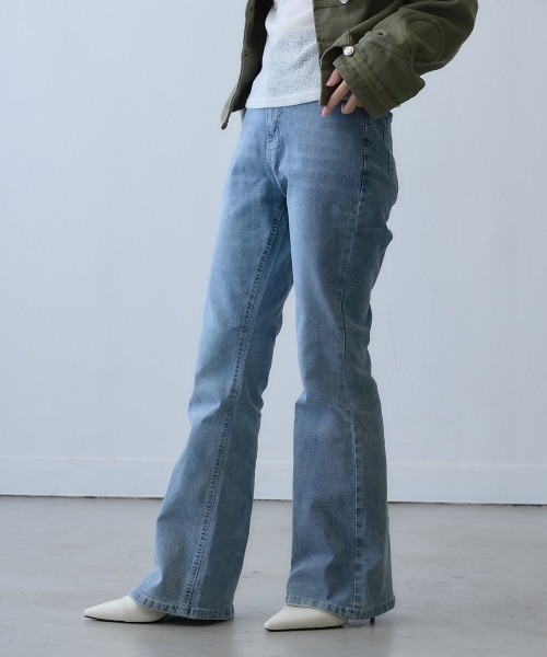 Clum（クルム）の「slim flare denim pants / スリムフレアデニムパンツ（デニムパンツ・レディース・ブルー・MEDIUM/LARGE/SMALL）」の11枚目の写真