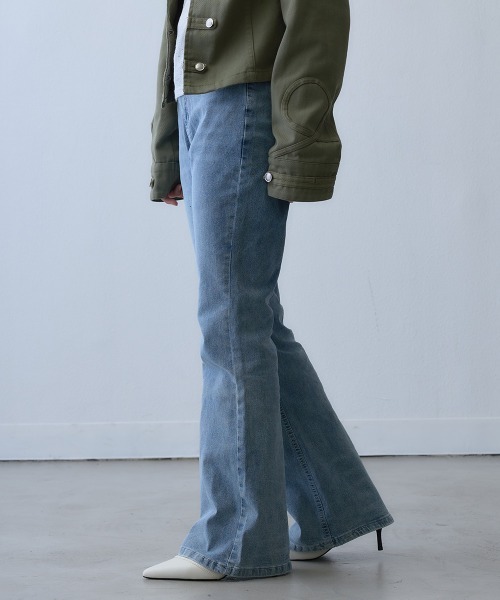 Clum（クルム）の「slim flare denim pants / スリムフレアデニムパンツ（デニムパンツ・レディース・ブルー・MEDIUM/LARGE/SMALL）」の12枚目の写真