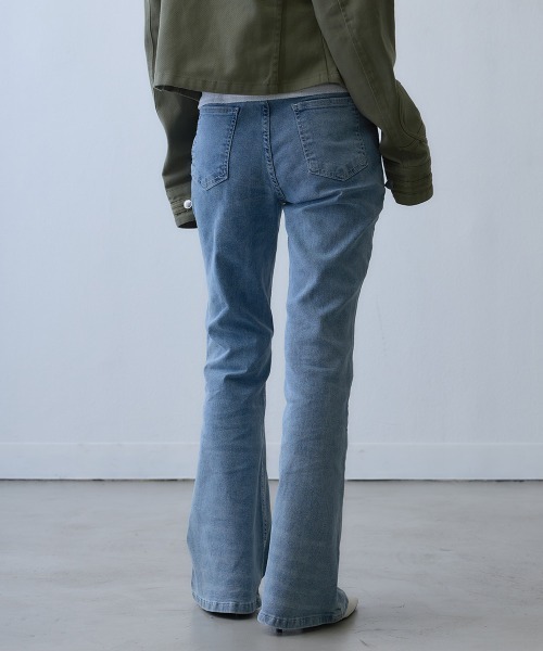 Clum（クルム）の「slim flare denim pants / スリムフレアデニムパンツ（デニムパンツ・レディース・ブルー・MEDIUM/LARGE/SMALL）」の16枚目の写真
