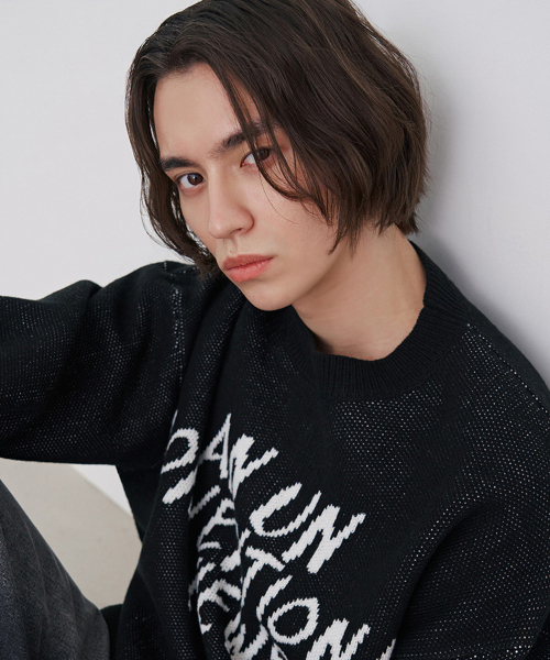 ADHOC(アドホック)の「男性ジャカードレタリングオーバーサイズニット (ブラック) (HBALK10)(ニット/セーター・メンズ・その他・100/95)」の1枚目の写真