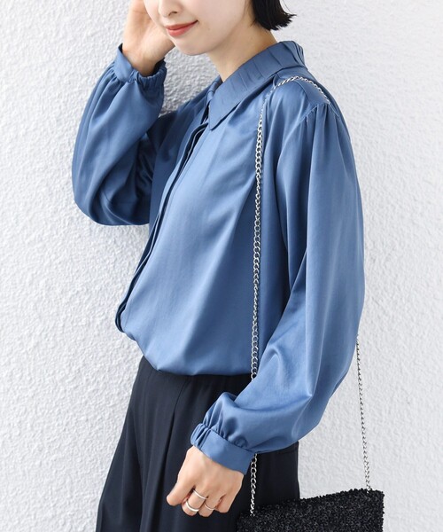 SHIPS（シップス）の「〈手洗い可能〉襟 タック サテン ロング スリーブ ブラウス（シャツ/ブラウス・レディース・ベージュ/ネイビー/オフホワイト/ブルー・ONE SIZE）」の21枚目の写真