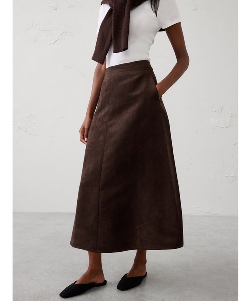 BANANA REPUBLIC FACTORY STORE(バナナリパブリック ファクトリーストア)の「BANANA REPUBLIC FACTORY STORE 日本限定 ヴィーガンスエード Aラインミディスカート(スカート・レディース・ブラウン/その他1・0/2/8/4/6)」の2枚目の写真