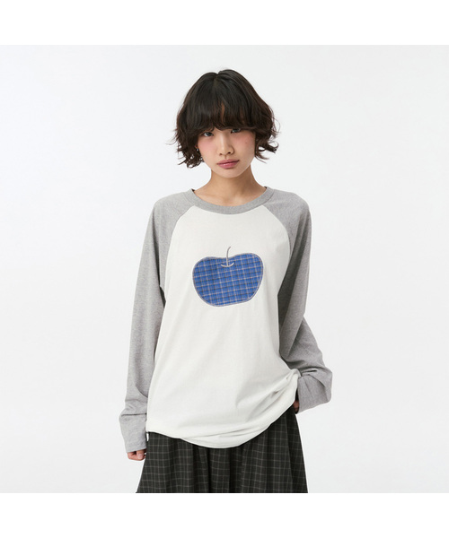 OHESHIO(オヘシオ)の「APPLE RAGLAN オーバーフィット ロングスリーブ、ホワイト(Tシャツ/カットソー・レディース・その他・FREE)」の1枚目の写真
