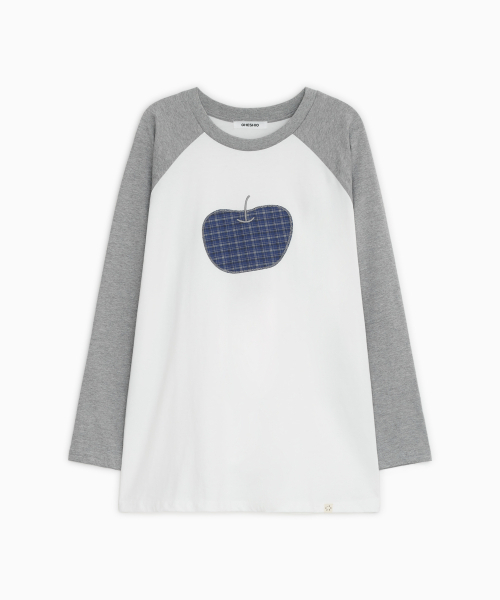 OHESHIO(オヘシオ)の「APPLE RAGLAN オーバーフィット ロングスリーブ、ホワイト(Tシャツ/カットソー・レディース・その他・FREE)」の2枚目の写真