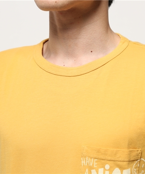 JUNK FOOD(ジャンクフード)の「HAVE A NICE WEEK END ポケットTシャツ(Tシャツ/カットソー・メンズ・マスタード・MEDIUM/SMALL/LARGE/X-SMALL)」の3枚目の写真