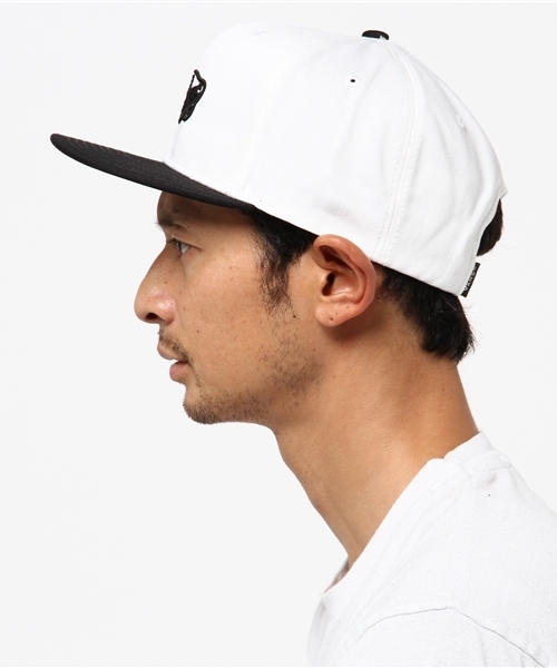 VANS（バンズ）の「VANS ３D刺繍キャップ（キャップ・メンズ・ホワイト/ブラック/ネイビー・ﾌﾘ-）」の4枚目の写真