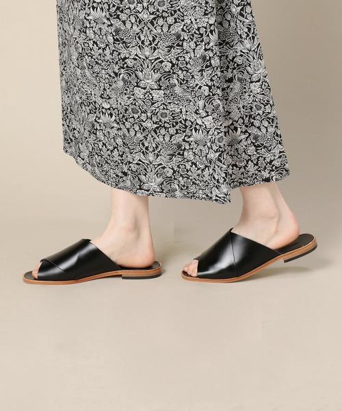 BEAUTY&YOUTH UNITED ARROWS(ビューティーアンドユースユナイテッドアローズ)の「<MERITXELL>レザークロスサンダル ◆(サンダル・レディース・オフホワイト/ブラック・38/37/39/36)」の4枚目の写真