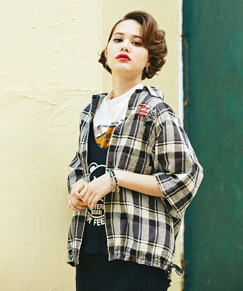 HYSTERIC GLAMOUR(ヒステリックグラマー)の「TALE OF VOODOO ZOMBIES刺繍 ルーズシャツ(シャツ/ブラウス・レディース・レッド系その他/グリーン系その他/グレー系その他・FREE)」の2枚目の写真