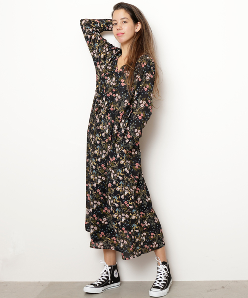 DOUBLE NAME（ダブルネーム）の「Ｖネック花柄ワンピース（ワンピース・レディース・ネイビー/レッド/マスタード・FREE）」の4枚目の写真