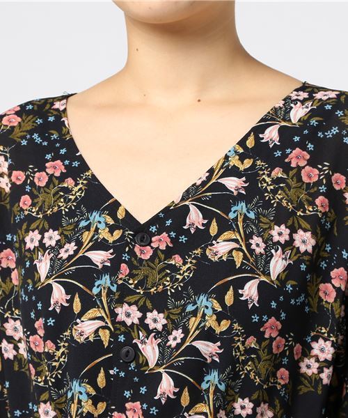 DOUBLE NAME（ダブルネーム）の「Ｖネック花柄ワンピース（ワンピース・レディース・ネイビー/レッド/マスタード・FREE）」の13枚目の写真