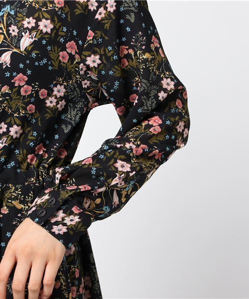 DOUBLE NAME（ダブルネーム）の「Ｖネック花柄ワンピース（ワンピース・レディース・ネイビー/レッド/マスタード・FREE）」の14枚目の写真