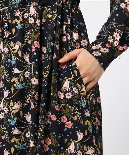 DOUBLE NAME（ダブルネーム）の「Ｖネック花柄ワンピース（ワンピース・レディース・ネイビー/レッド/マスタード・FREE）」の15枚目の写真