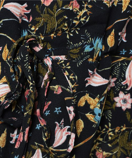 DOUBLE NAME（ダブルネーム）の「Ｖネック花柄ワンピース（ワンピース・レディース・ネイビー/レッド/マスタード・FREE）」の17枚目の写真