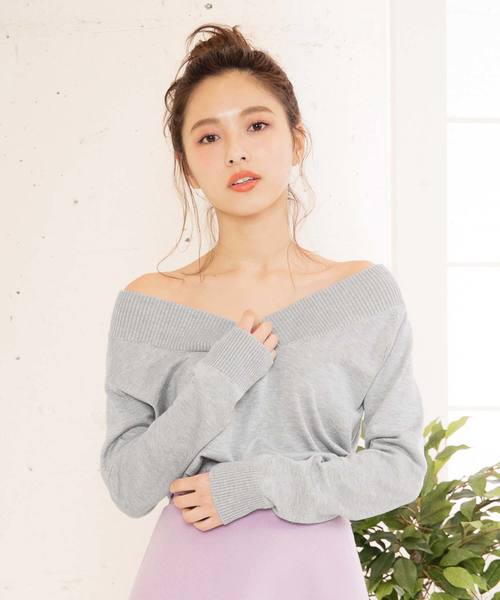KOBE LETTUCE（コウベレタス）の「[Vネック/ボートネック/バックシャン/オフショルダー]4Wayカシュクールビタミンカラーハイゲージニットトップス（ニット/セーター・レディース・グリーン/パープル系その他/ブラック/イエロー/グレー/オフホワイト・FREE）」の4枚目の写真