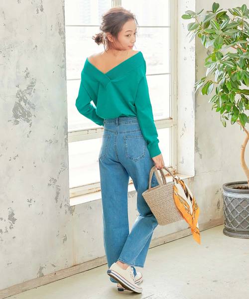KOBE LETTUCE（コウベレタス）の「[Vネック/ボートネック/バックシャン/オフショルダー]4Wayカシュクールビタミンカラーハイゲージニットトップス（ニット/セーター・レディース・グリーン/パープル系その他/ブラック/イエロー/グレー/オフホワイト・FREE）」の16枚目の写真