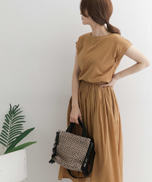 URBAN RESEARCH DOORS(アーバンリサーチドアーズ)の「コットンギャザーワンピース(ワンピース)」|キャメル