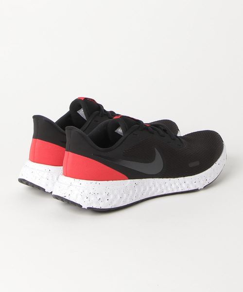 NIKE(ナイキ)の「ナイキ NIKE レボリューション 5(スニーカー・メンズ・ブラック×ブルー・25.5cm/26.5cm/27.5cm/25.0cm/26.0cm/27.0cm/28.0cm)」の2枚目の写真