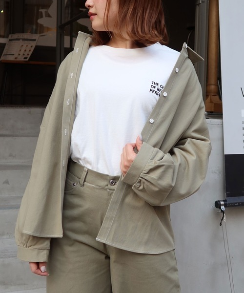 Riberry(リベリー)の「ビッグシルエットシャツ(シャツ/ブラウス・レディース・ブラック/ベージュ/グリーン/ピンクベージュ・FREE)」の3枚目の写真