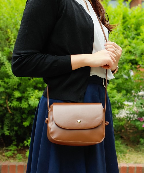 ALTROSE（アルトローズ）の「シンプルショルダーバッグ　[ドーラ]（ショルダーバッグ・レディース・ベージュ/ブラック/ピンク/ブラウン・FREE）」の2枚目の写真