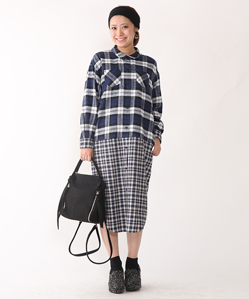 mystic（ミスティック）の「チェック切替ロングシャツワンピース（シャツワンピース・レディース・ブラック/ブルー・FREE）」の2枚目の写真