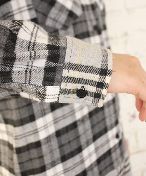 mystic（ミスティック）の「チェック切替ロングシャツワンピース（シャツワンピース・レディース・ブラック/ブルー・FREE）」の4枚目の写真