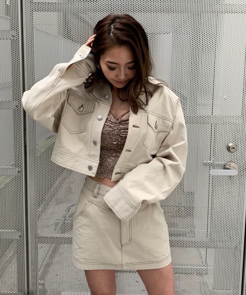 ENVYM（アンビー）の「ステッチショートＪＫ（カバーオール・レディース・ブラック/ベージュ・FREE）」の2枚目の写真