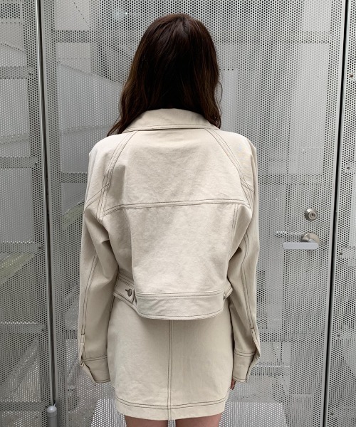 ENVYM（アンビー）の「ステッチショートＪＫ（カバーオール・レディース・ブラック/ベージュ・FREE）」の4枚目の写真