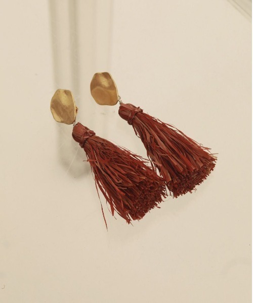 TODAYFUL(トゥデイフル)の「ラフィアフリンジイヤリング(イヤリング・レディース・レッド/ベージュ系その他/グリーン系その他・FREE)」の14枚目の写真