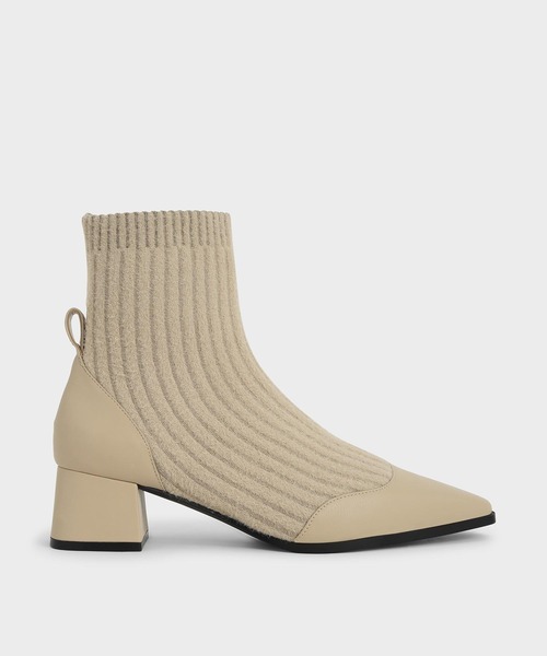 CHARLES & KEITH（チャールズ & キース）の「ニットアンクル ソックスブーツ / Knit Ankle Sock Boots（ブーツ・レディース・ブラック/ベージュ・22.5cm/23cm/23.5cm/24.5cm/25cm/25.5cm）」の2枚目の写真