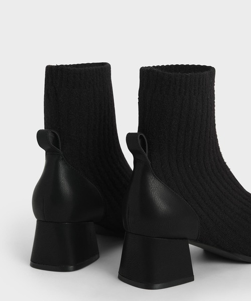 CHARLES & KEITH（チャールズ & キース）の「ニットアンクル ソックスブーツ / Knit Ankle Sock Boots（ブーツ・レディース・ブラック/ベージュ・22.5cm/23cm/23.5cm/24.5cm/25cm/25.5cm）」の5枚目の写真