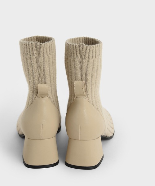 CHARLES & KEITH（チャールズ & キース）の「ニットアンクル ソックスブーツ / Knit Ankle Sock Boots（ブーツ・レディース・ブラック/ベージュ・22.5cm/23cm/23.5cm/24.5cm/25cm/25.5cm）」の8枚目の写真