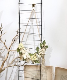 m.soeur（エムスール）の「布花とドライフラワーの三日月リース