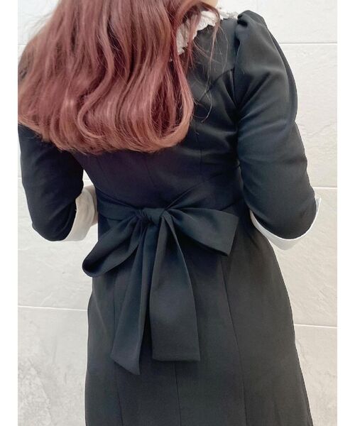 EATME（イートミー）の「フリルネックバイカラーワンピース 