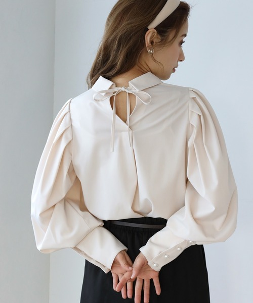 one after another NICE CLAUP(ワンアフターアナザーナイスクラップ)の「パールボタンブラウス(シャツ/ブラウス・レディース・ベージュ/オフホワイト/アイボリー/ストライプ・FREE)」の2枚目の写真