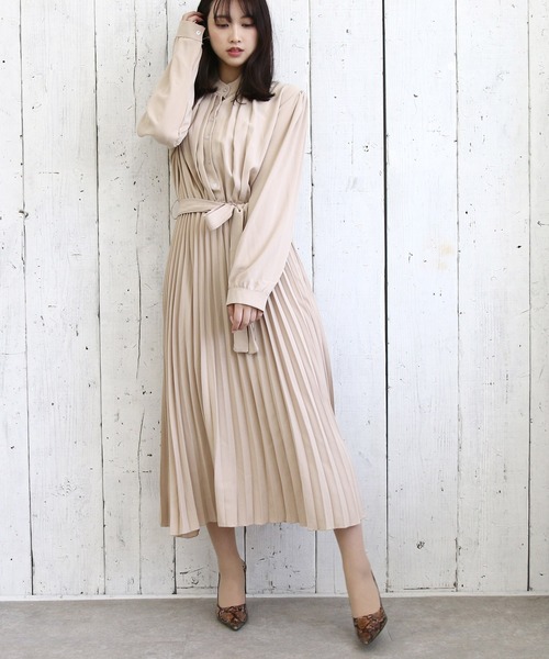 Roomy's（ルーミーズ）の「ウエストリボンプリーツシャツワンピース（ワンピース・レディース・ベージュ/ブラック・FREE）」の8枚目の写真
