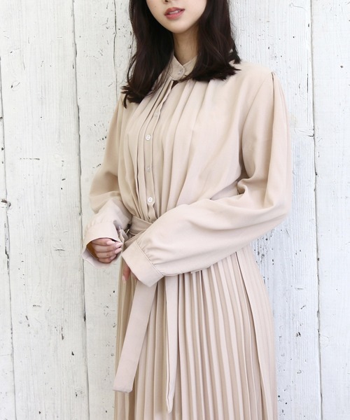 Roomy's（ルーミーズ）の「ウエストリボンプリーツシャツワンピース（ワンピース・レディース・ベージュ/ブラック・FREE）」の17枚目の写真