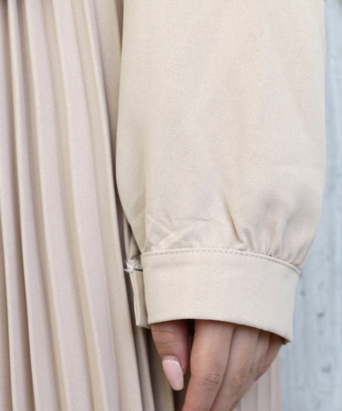 Roomy's（ルーミーズ）の「ウエストリボンプリーツシャツワンピース（ワンピース・レディース・ベージュ/ブラック・FREE）」の13枚目の写真