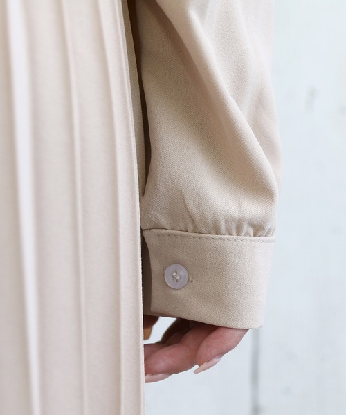 Roomy's（ルーミーズ）の「ウエストリボンプリーツシャツワンピース（ワンピース・レディース・ベージュ/ブラック・FREE）」の7枚目の写真