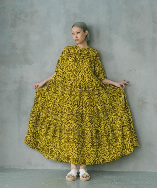 manana suerte(マニャーナスエルテ)の「リゾートワンピース オリジナルプリント(ワンピース・レディース・ブラック/イエロー/マルチ・FREE)」の4枚目の写真