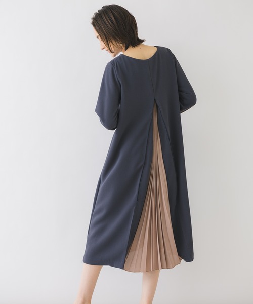 KATHARINE ROSS(キャサリンロス)の「【KATHARINE ROSS】●結婚式 ジョーゼットバックプリーツドレス(ドレス・レディース・アイボリー/ネイビー・MEDIUM)」の2枚目の写真