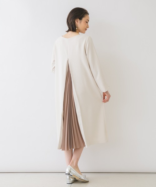 KATHARINE ROSS(キャサリンロス)の「【KATHARINE ROSS】●結婚式 ジョーゼットバックプリーツドレス(ドレス・レディース・アイボリー/ネイビー・MEDIUM)」の1枚目の写真