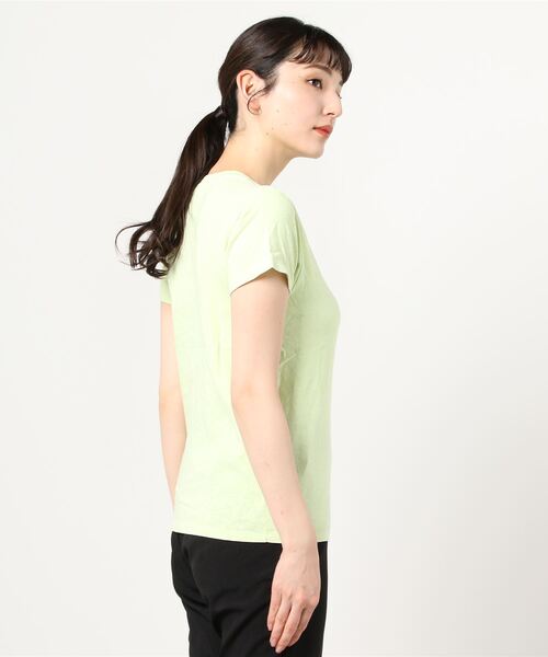 Levi's(リーバイス)の「ARLO GARMENT DYE CREW SHADOW LIME GARME(Tシャツ/カットソー・レディース・グリーン・L/M/S/XS)」の2枚目の写真