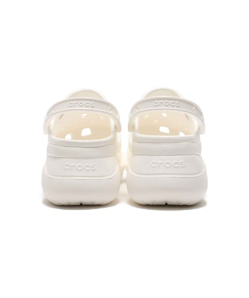 crocs(クロックス)の「crocs Women's Crocs Classic Bae Clog / クロックス ウィメンズ クラシック ベイ クロッグ(サンダル・レディース・ホワイト/ブラック・23.0cm/24.0cm/25.0cm/22.0cm)」の8枚目の写真