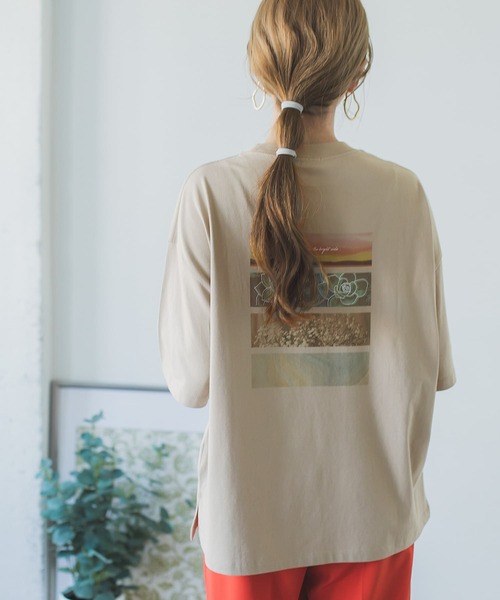 ITEMS URBANRESEARCH（アイテムズ アーバンリサーチ）の「ルーズプリントTシャツ（Tシャツ/カットソー・レディース・チャコールグレー/オフホワイト/グレー系その他・FREE）」の5枚目の写真