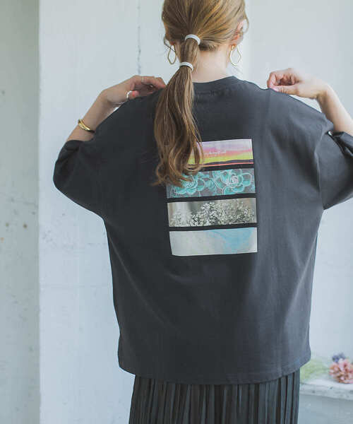 ITEMS URBANRESEARCH（アイテムズ アーバンリサーチ）の「ルーズプリントTシャツ（Tシャツ/カットソー・レディース・チャコールグレー/オフホワイト/グレー系その他・FREE）」の15枚目の写真