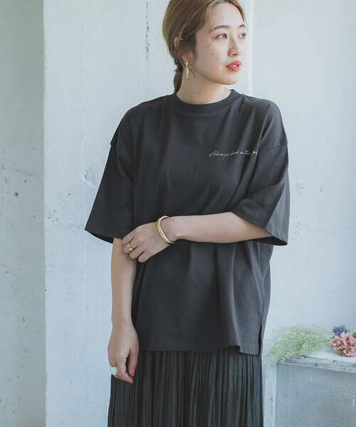 ITEMS URBANRESEARCH（アイテムズ アーバンリサーチ）の「ルーズプリントTシャツ（Tシャツ/カットソー・レディース・チャコールグレー/オフホワイト/グレー系その他・FREE）」の17枚目の写真