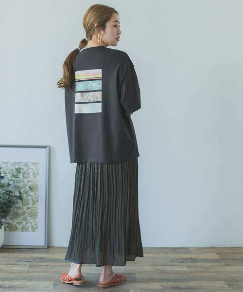 ITEMS URBANRESEARCH（アイテムズ アーバンリサーチ）の「ルーズプリントTシャツ（Tシャツ/カットソー・レディース・チャコールグレー/オフホワイト/グレー系その他・FREE）」の20枚目の写真