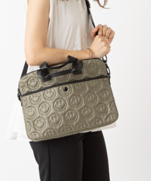 Actually（アクチュアリー）の「スマイルキルティング PCバッグ パソコンケース（PC・タブレットケース・レディース・ブラック/シルバー/カーキ・フリー）」の2枚目の写真