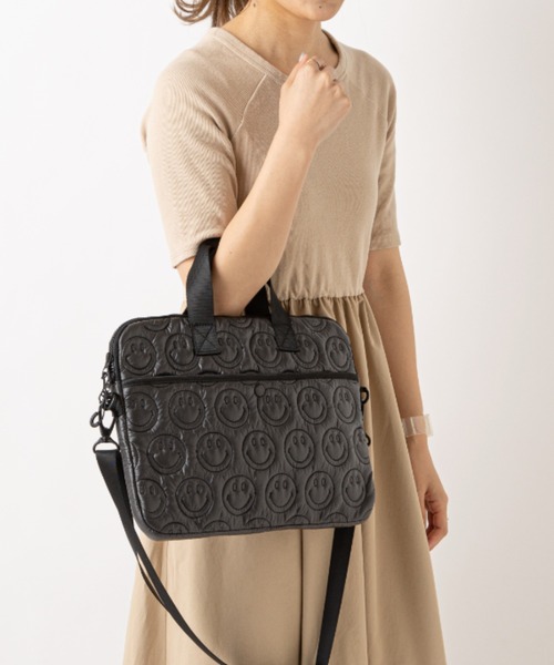 Actually（アクチュアリー）の「スマイルキルティング PCバッグ パソコンケース（PC・タブレットケース・レディース・ブラック/シルバー/カーキ・フリー）」の9枚目の写真