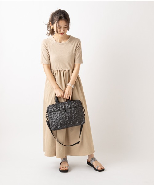 Actually（アクチュアリー）の「スマイルキルティング PCバッグ パソコンケース（PC・タブレットケース・レディース・ブラック/シルバー/カーキ・フリー）」の6枚目の写真